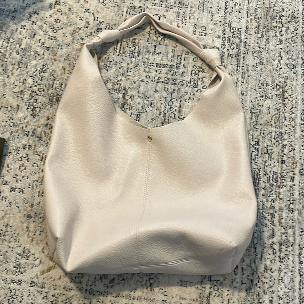 White hobo bag made of faux leather